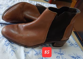 WOMEN'S SIZE 7.5 SHOES & BOOTS *PRICES ARE IN THE PHOTOS*