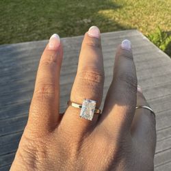 Radiant Cut Moissanite Engagement Ring 