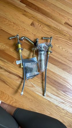 Widespread Bathroom Faucet with Bell Spout and Lever Handles - Includes Clicker Drain Assembly