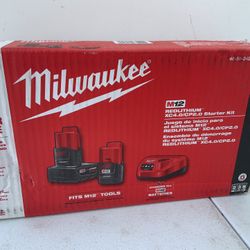Milwaukee M12 12-Volt Lithium-Ion Compact Battery Pack 2.0Ah, 4.0Ah and Charger Starter Kit