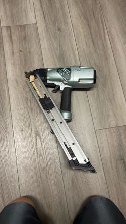 Hitachi NR 65AK Strip nailer/ Hardware gun