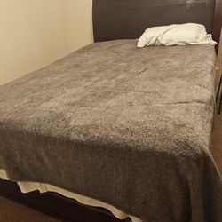 Queen size bed