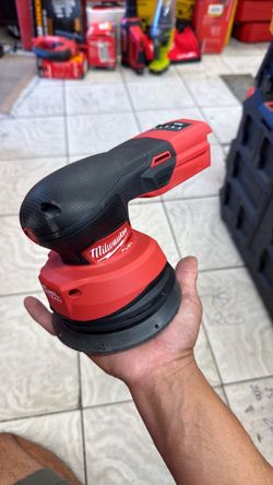 Milwaukee FUEL Cordless Random Orbital Sander