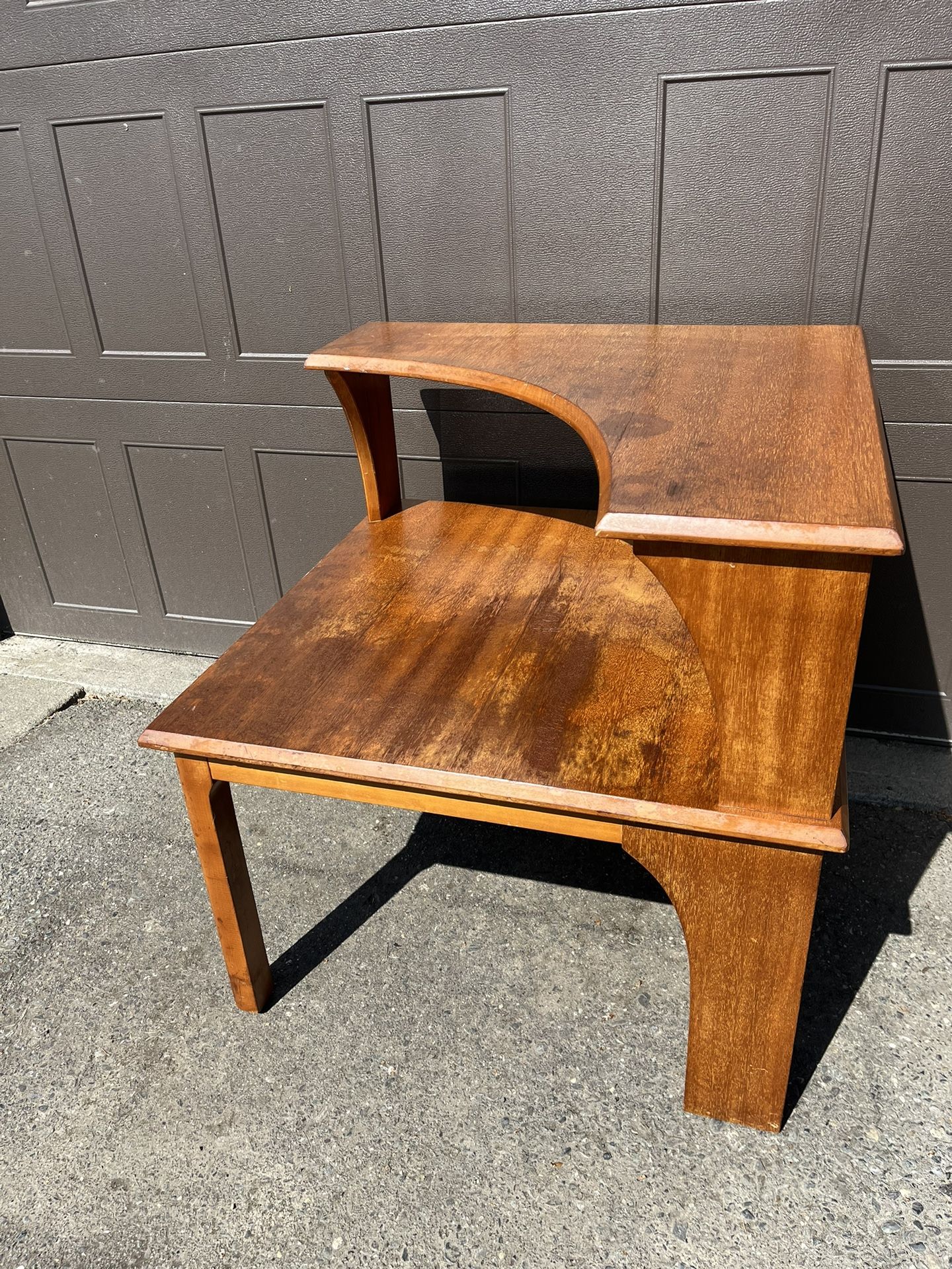 Corner Table
