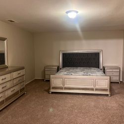 Glam Bedroom Furniture Set – King Bed, Dresser, Mirror, Chest & Nightstands – Excellent Condition!