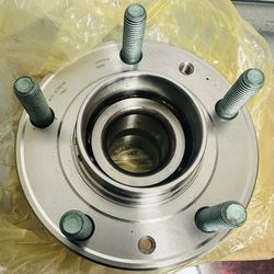 Genuine Motorcraft Front Wheel Hub Assembly - 6E5Z-1104-BA (HUB-22) - NEW