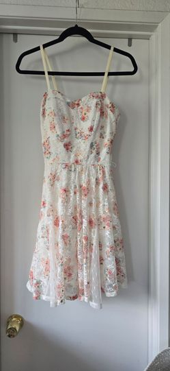 NEW w/ Tags Floral Lace Fit & Flare Dress – Size Snall  [X]
