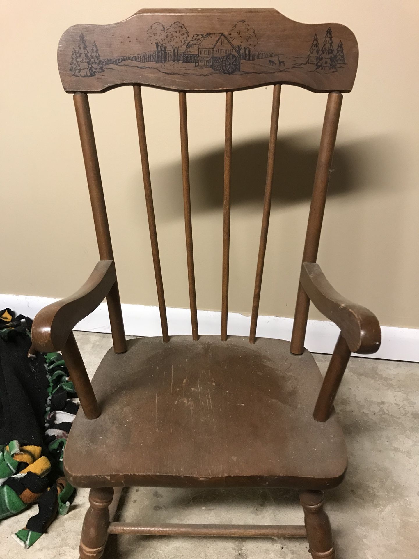 HEDSTROM ROCKING CHAIR WITH MUSICE BOX