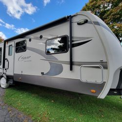 Like New, Luxury, Keystone Cougar High Country M-321RES Camper