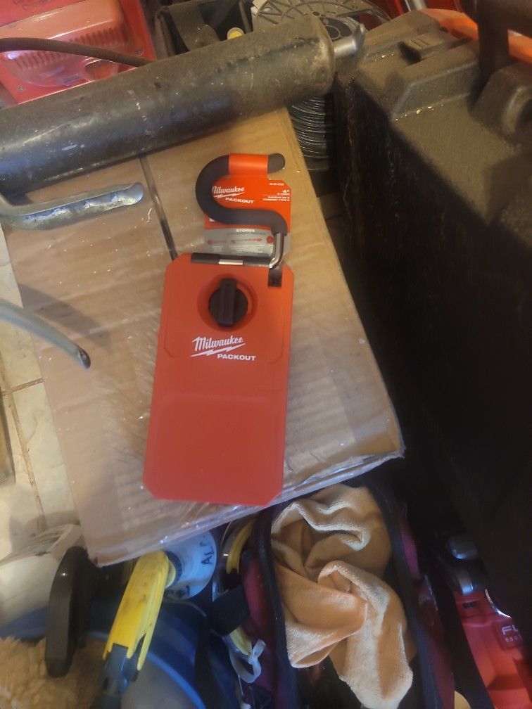 Milwaukee Pockout Hooks