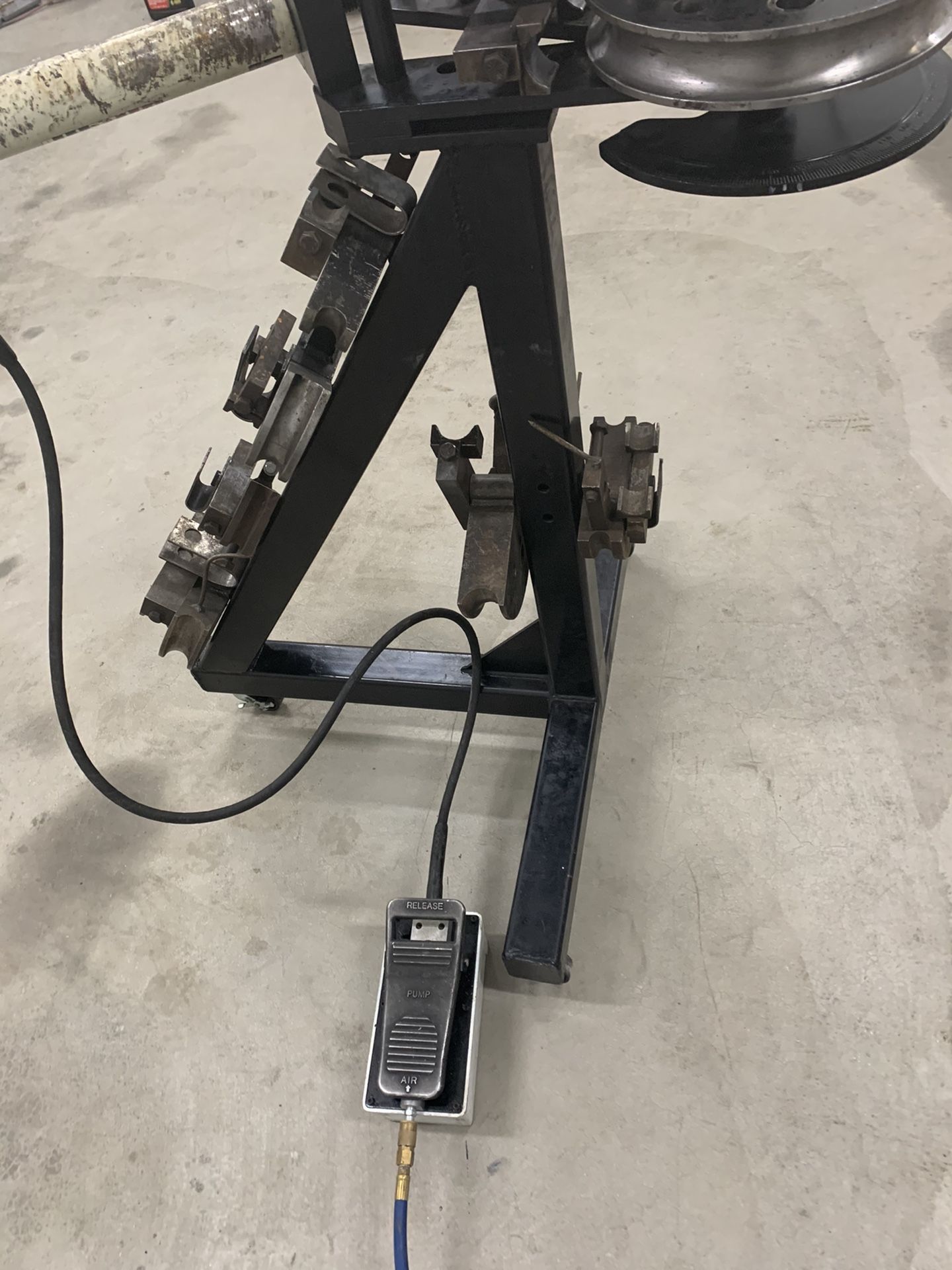 JD squared model 3 air over hydraulic tube bender for Sale in Snohomish