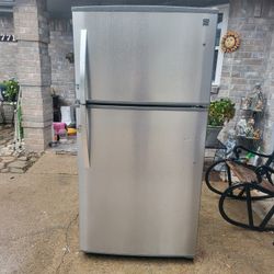 Kenmore. Refrigerator 