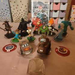 Disney infinity For Wii Complete With Crystal Starter, 11 Figures, Portal and 2 Infinity Power Discs 