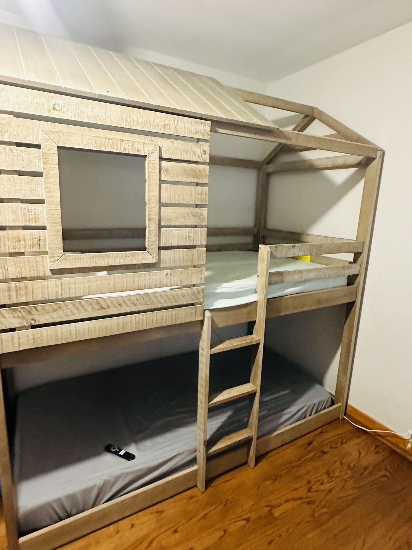 Twin Bunk Bed..