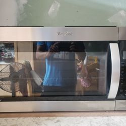 Stainless Whirlpool Microwave With Ventilation Fan