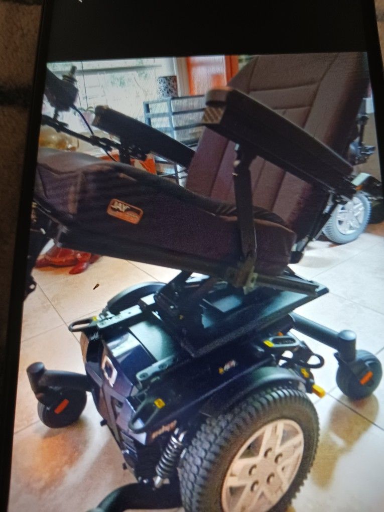 Quantum Edge HD Like New  450lb 18k Chair Have Reciet.