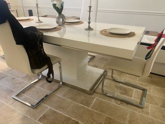 Dining room table 4 chair