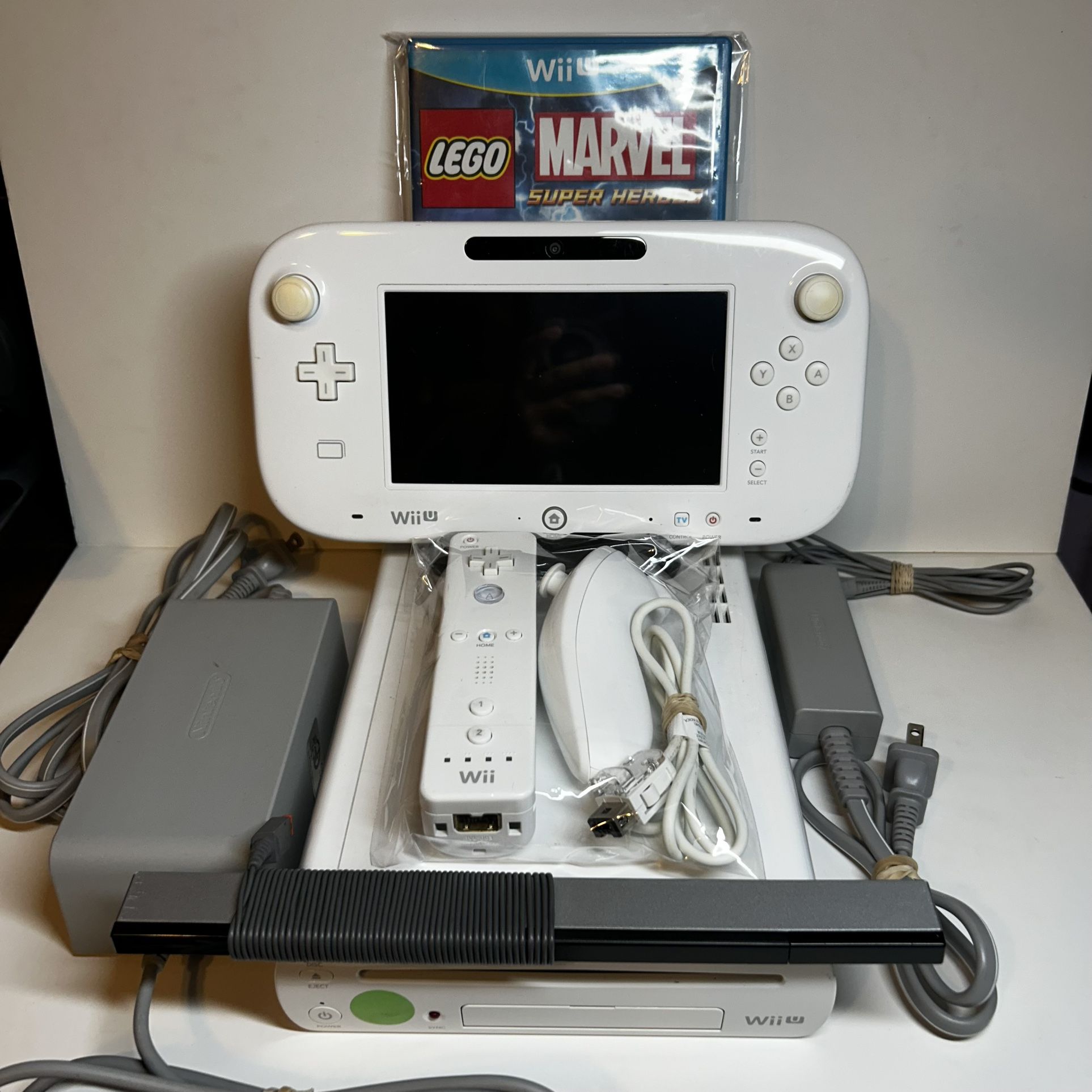 Nintendo Wii U White Console 8GB, TESTED & WORKING! Lego Super heroes