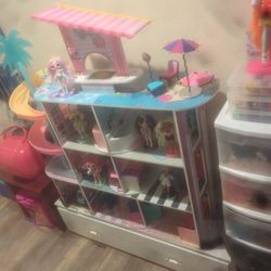 Large LOL Dollhouse With Its Furniture A Couple Extra Pieces And Seven Tween Dolls