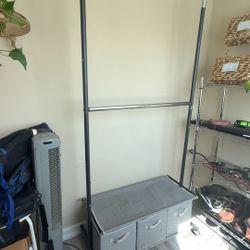 Adjustable clothing rack