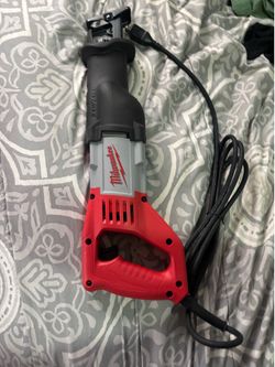 Milwaukee sawzall reciprocating saw (corded) read below