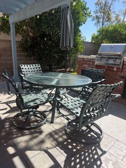 Patio Furniture Set with 4 Swivel Chairs & Umbrella/Stand
