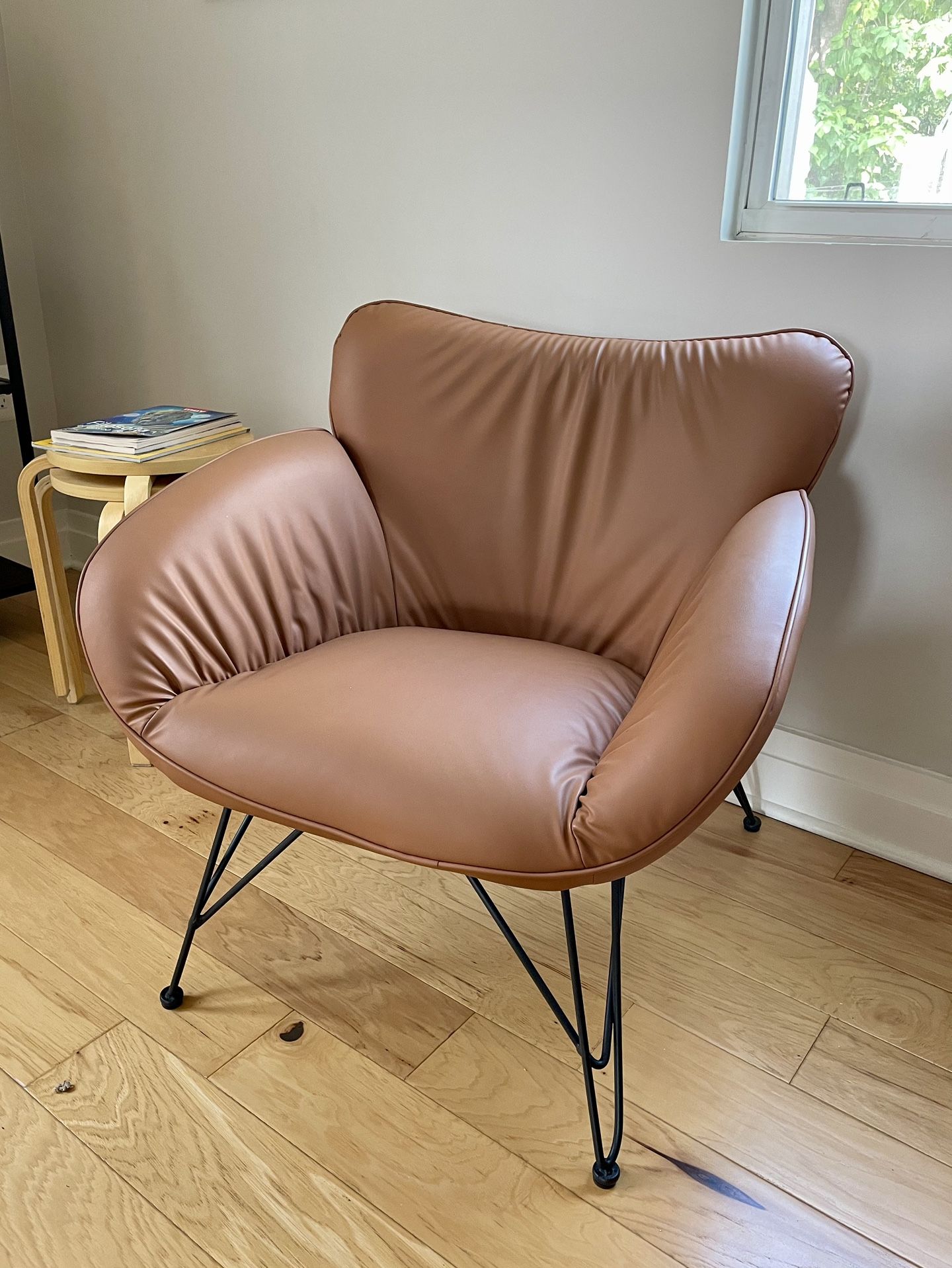 Modern Leisure Faux Leather Chair