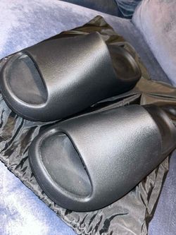 Travis Scott’s size 7s and 10s