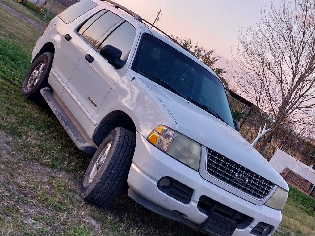 2004 Ford Explorer