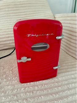 Frigidaire 6-Can Retro Mini Fridge (Red)
