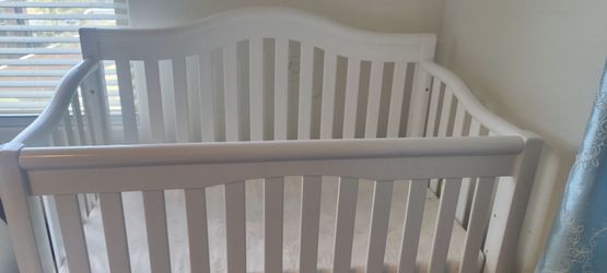White Wooden Baby Crib