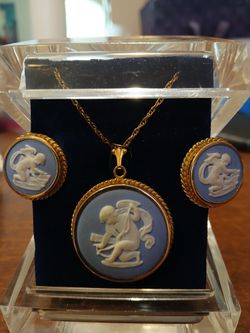 Vintage Wedgwood Blue Jasperware Cupid cameo pendant necklace and earring set