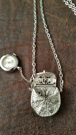 Long chain purse w/clock pendant