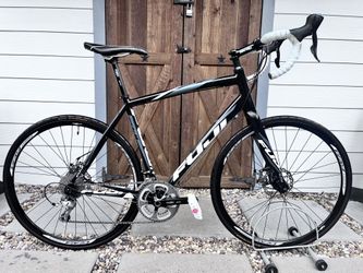 53cm Beautiful Fuji Sportif 2.0 LE Road Bike With Carbon Fiber Components