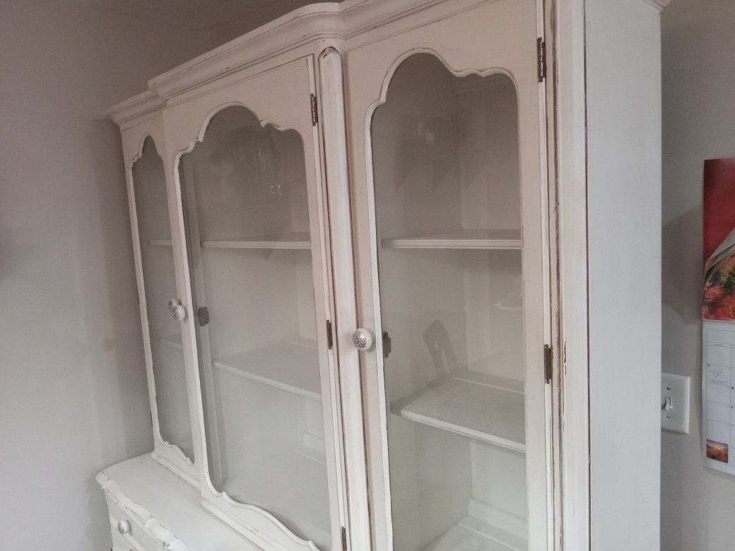 China Cabinet/ Hutch