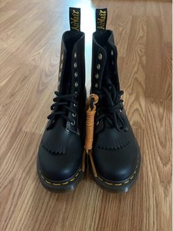 Dr martens  size 5 womens