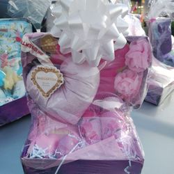 Available For Pick Up Or Shipping 💐💐💝💝💐💝💝