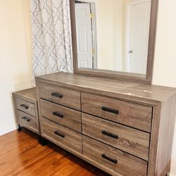 Dresser Mirror With Night Stand 