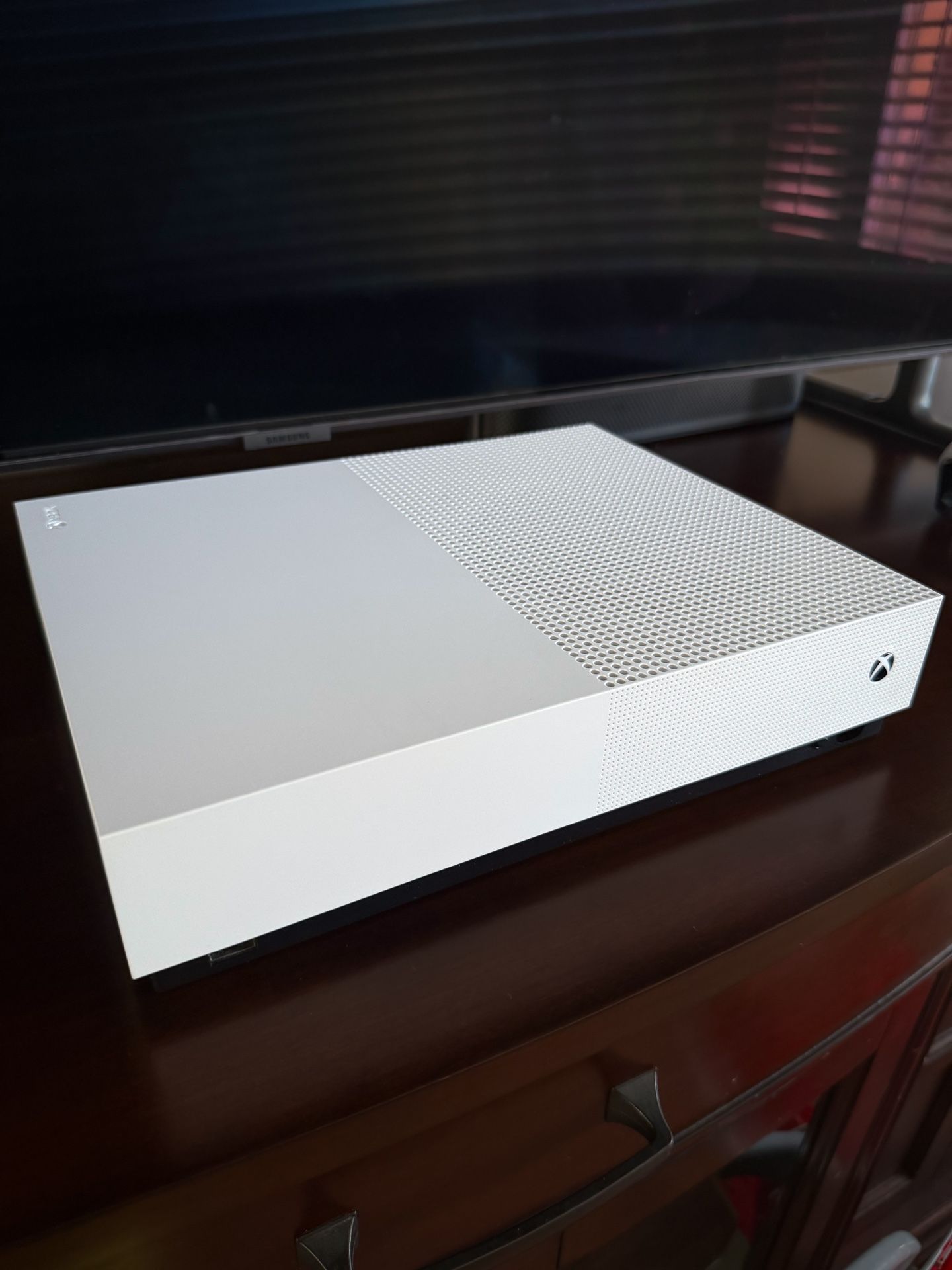 Xbox One S Digital + Other Games