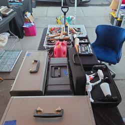 Yardsale Garage Sale! Come Check Out The Goods. Electronics, Tools, Clothes, Sporting Goods, Medical Stuff, Collectibles-North Glendale 