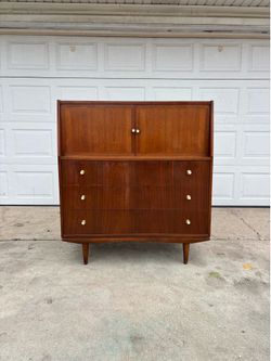 ‼️JOHN M SMYTH CO MORGANTON LINE 3 DRAWER DRESSER‼️FOR SALE 450$ OR BEST OFFER‼️DELIVERY AVAILABLE🚚