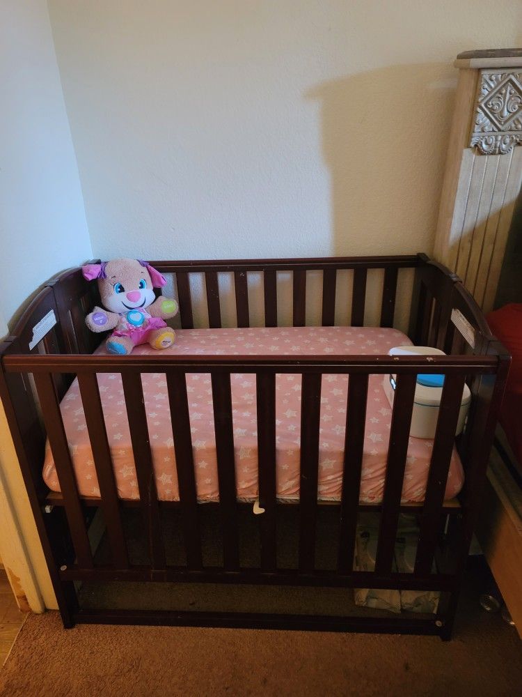 Baby Mini Crib W Mattress And Bed Sheets 7 Total