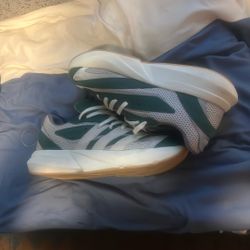 Adidas Light Blaze Collegiate Size 9