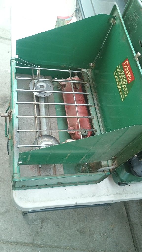 1960s Coleman Camp Fuel Stove #425E 2 Burner Red Fuel Tank Made USA 🇺🇸 Nice