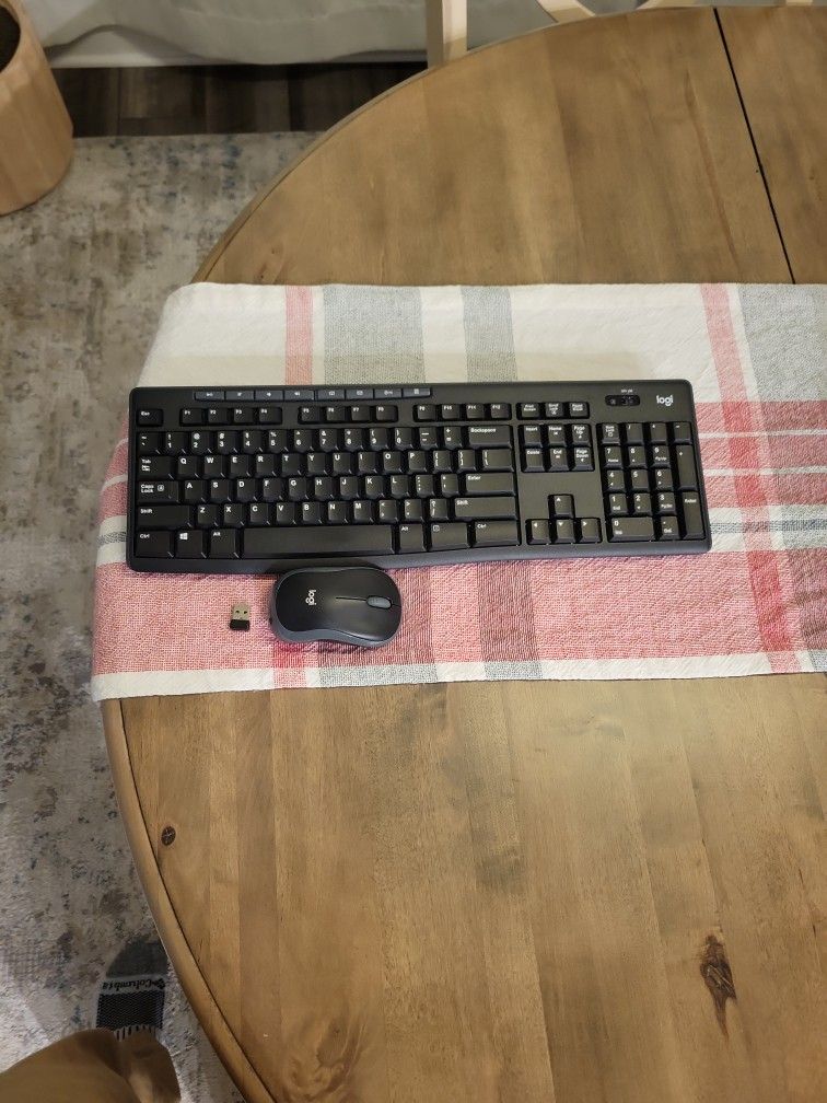 Logi Wireless Keyboard & Mouse