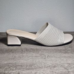 Woman Sandals Ivory Block Heel Size 8.5