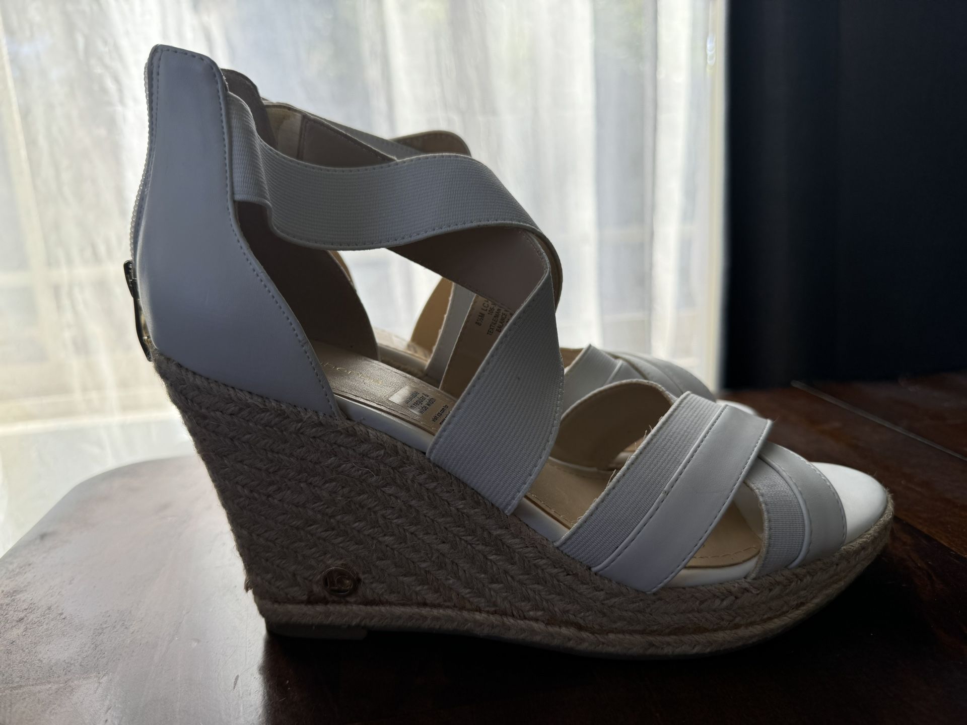 Women Shoes- 8.5 Regular