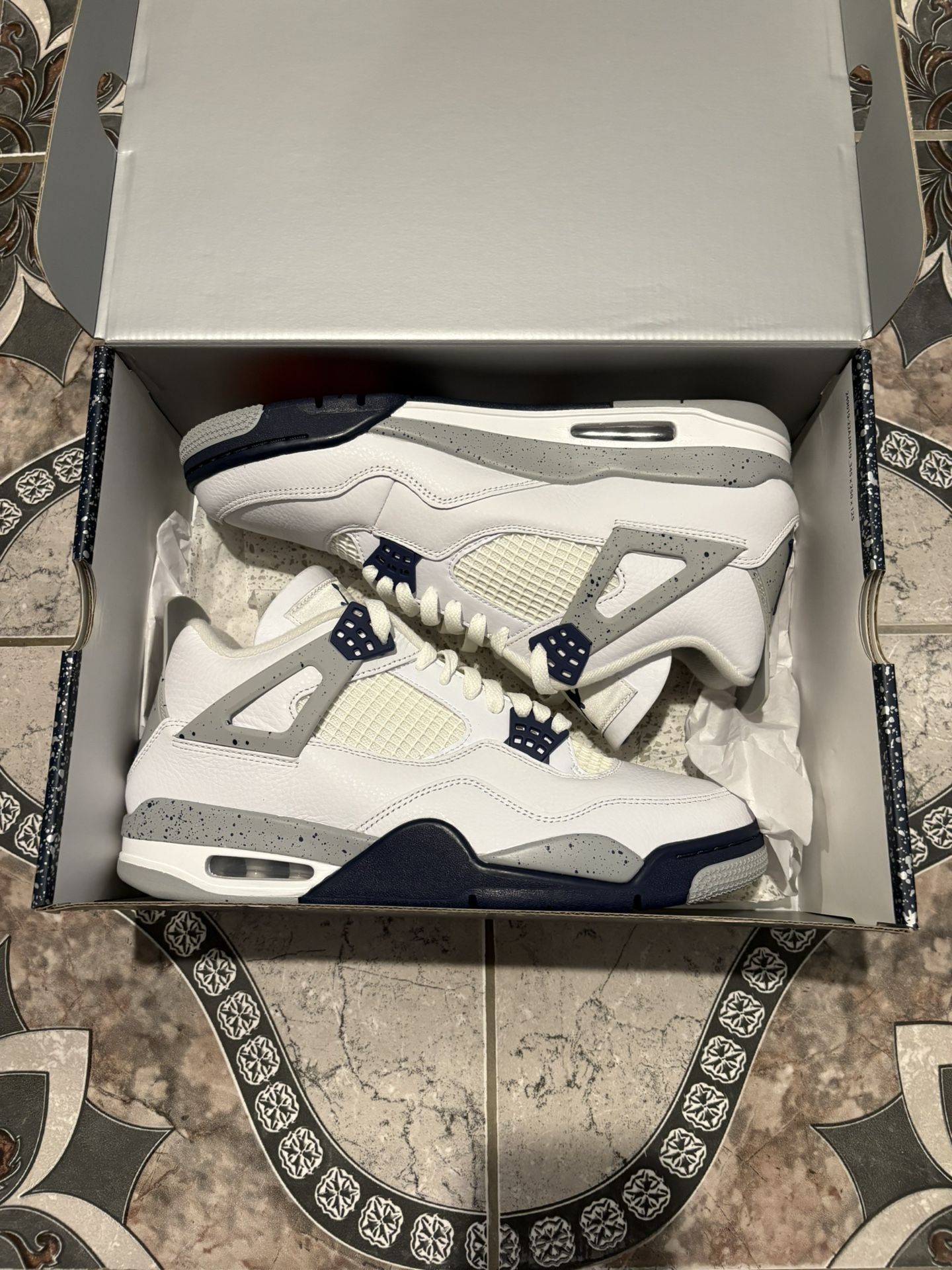 Jordan 4 Midnight Navy- Size 11
