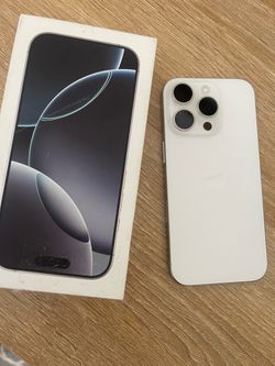 iPhone 16 pro white titunum