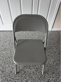 8 Metal folding chairs with cushions